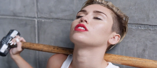 Miley Cyrus na językach – teledysk do Wrecking Ball już jest na YouTube