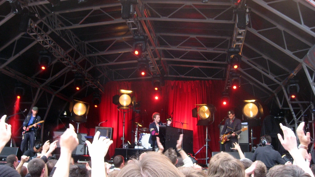Coldplay-live-performance-08 