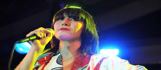 Karen O  swój nowy singiel Rapt śpiewa… pod wodą