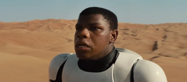 John Boyega pokazuje hejterom środkowy palec. Prawidłowa reakcja