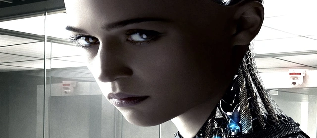 Ex Machina to rasowy thriller psychologiczny - recenzja sPlay