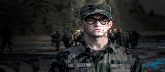 Gordon-Levitt jako Snowden wygląda przekonująco. Mam nadzieję, ze czytaliście „Polowanie na Snowdena”