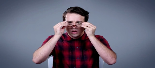 Świat przez różowe okulary? A jakie oprawki i szkła noszono na przestrzeni ostatnich dekad?