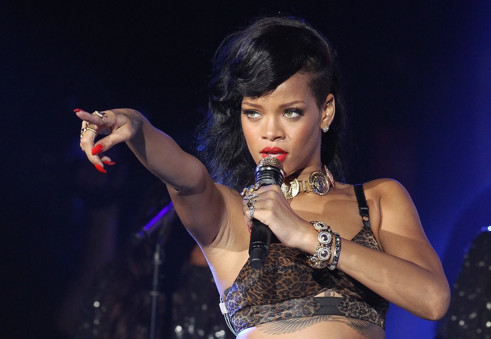rihanna class="wp-image-56783" 
