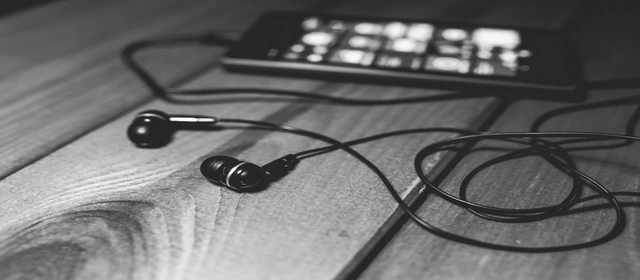 Spotify czy Deezer – który wybrać? Porównanie usług muzycznych