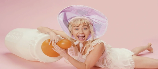 Internauci żałują, że zobaczyli nowy teledysk Miley Cyrus do utworu "BB Talk". Ty też?