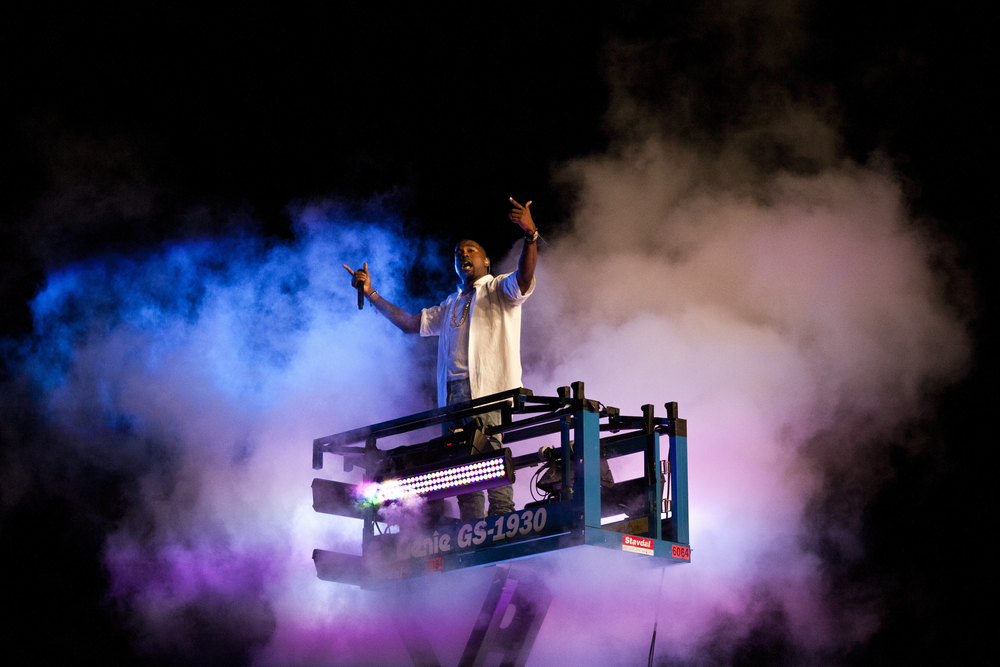 kanye-west-scene class="wp-image-59857" 