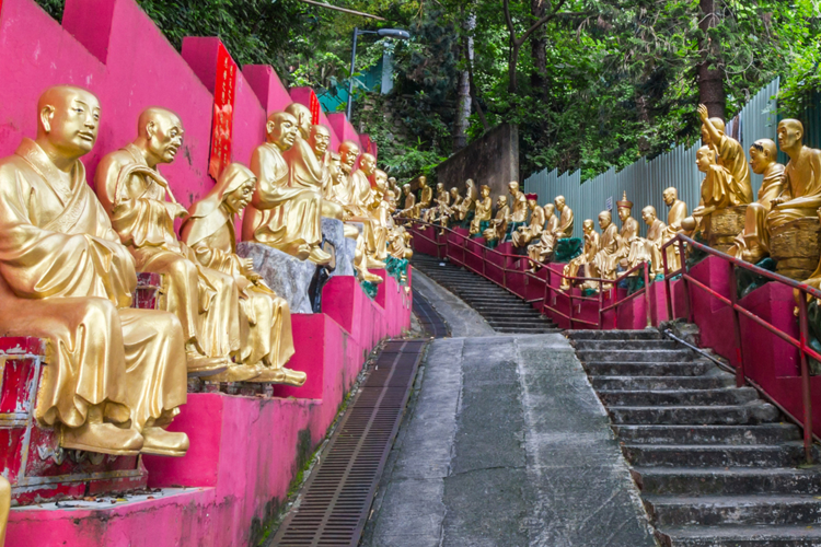 ten-thousand-buddhas-monastery class="wp-image-68779" 
