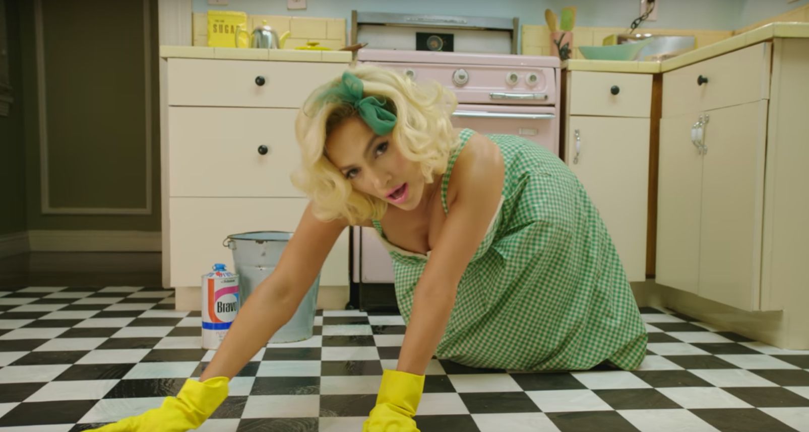 Jennifer Lopez walczy o prawa kobiet w klipie &#8222;Ain&#8217;t Your Mama&#8221;