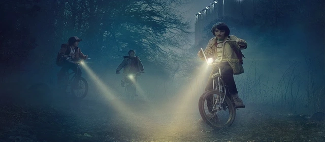 Świat oszalał na punkcie „Stranger Things” od Netfliksa. Zobaczcie fanowskie zdjęcia, plakaty i wideo