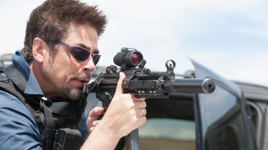 benicio-del-toro-sicario-predator class="wp-image-74150"