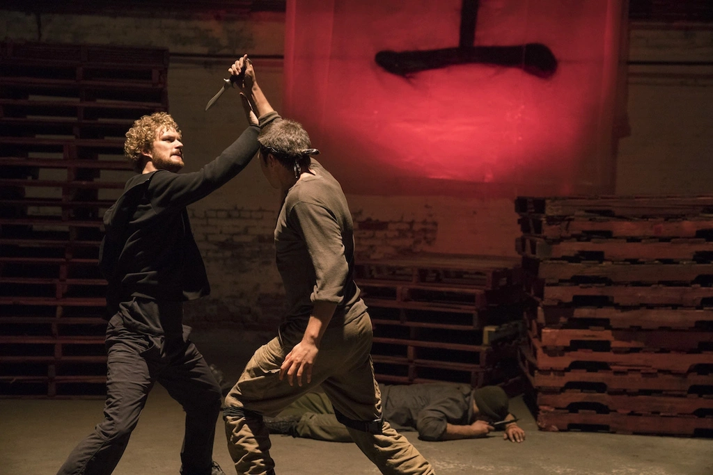 Iron Fist Marvel Netflix recenzja Finn Jones class="wp-image-81165"