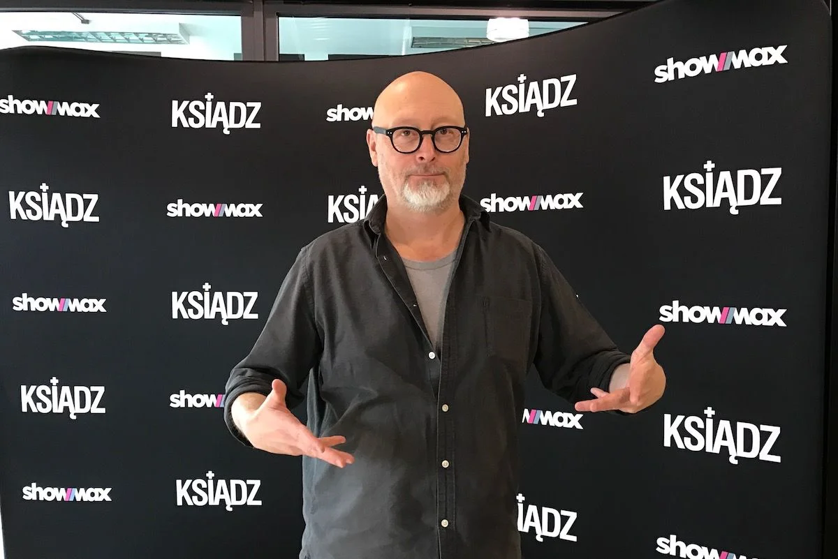 Wojtek Smarzowski na ściance - Ksiądz i Showmax