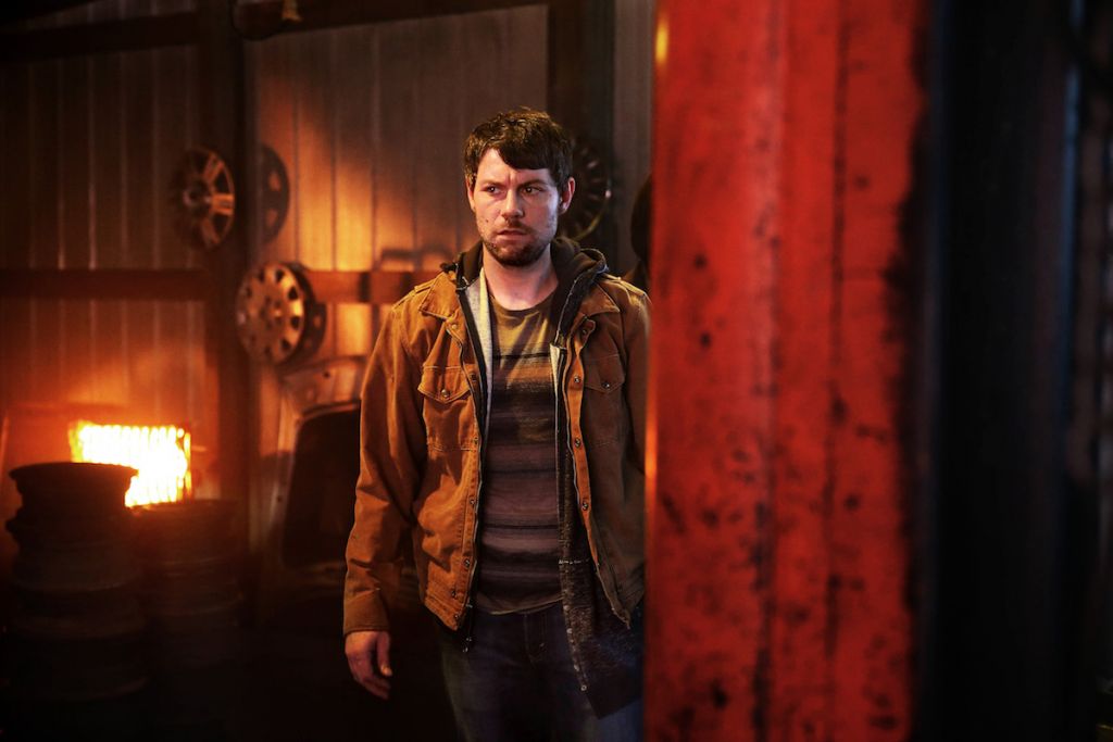 Kyle Barnes (Patrick Fugit) w 2 sezonie Outcast class="wp-image-82210" 