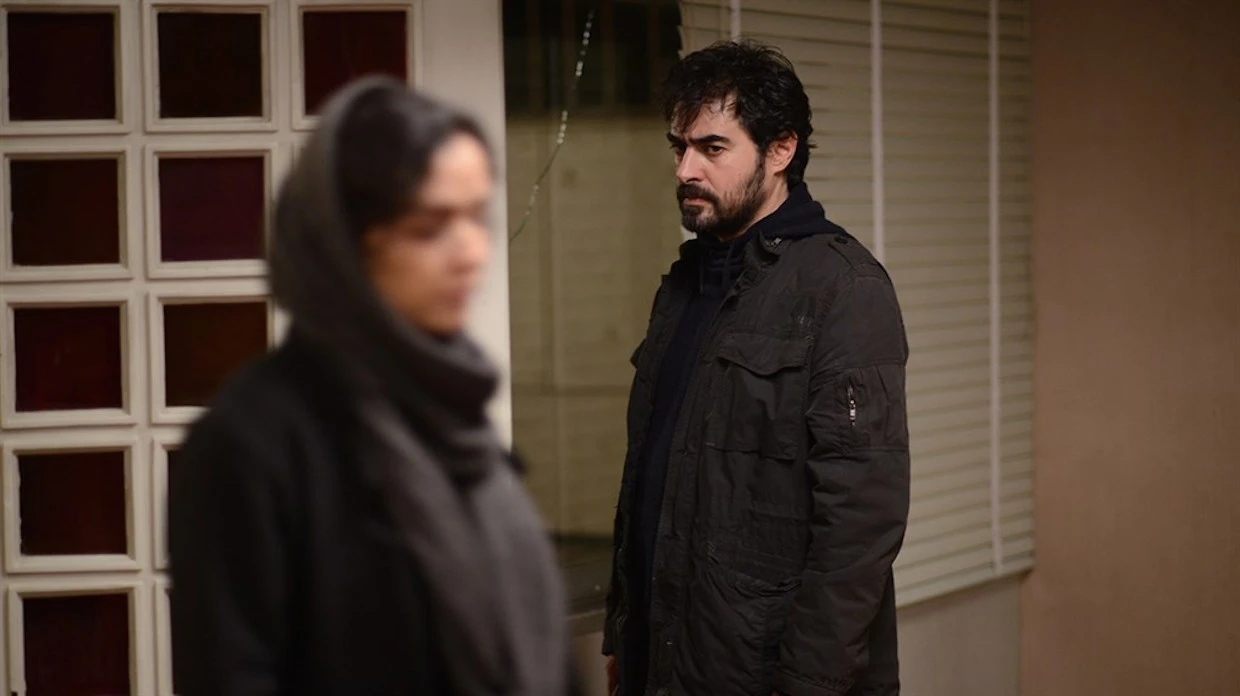 Taraneh Alidoosti i Shahab Hosseini jako Rana i Emad tuż po tajemniczym ataku class="wp-image-83766"