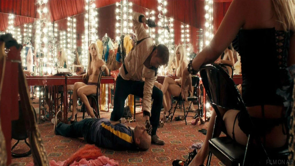 Ryan Gosling w scenie z filmu Drive 