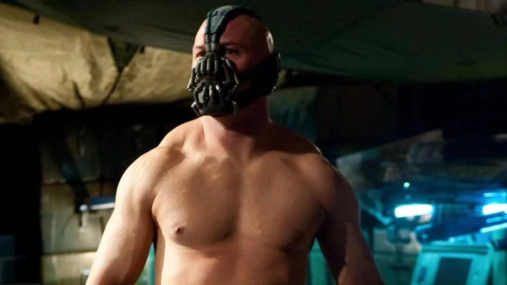 Tom Hardy jako Bane w filmie Mroczny Rycerz Powstaje 