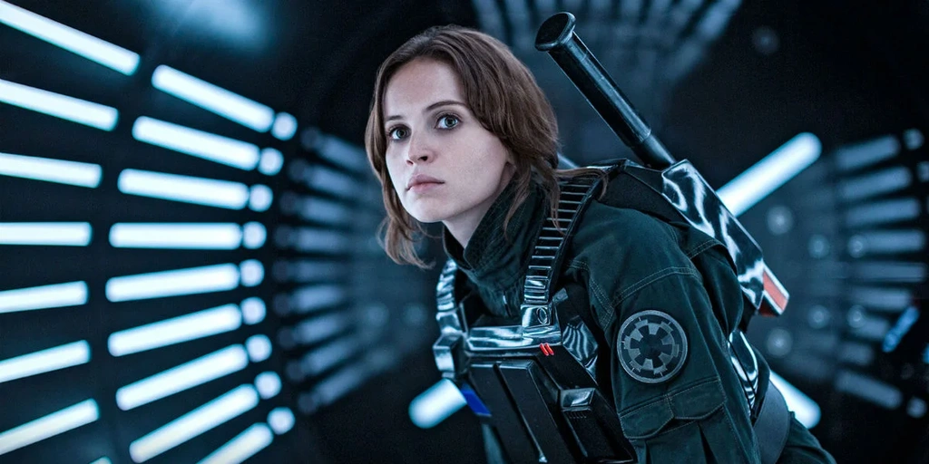 Felicity Jones jako Jyn Erso w filmie Łotr 1 - Gwiezdne wojny historie 