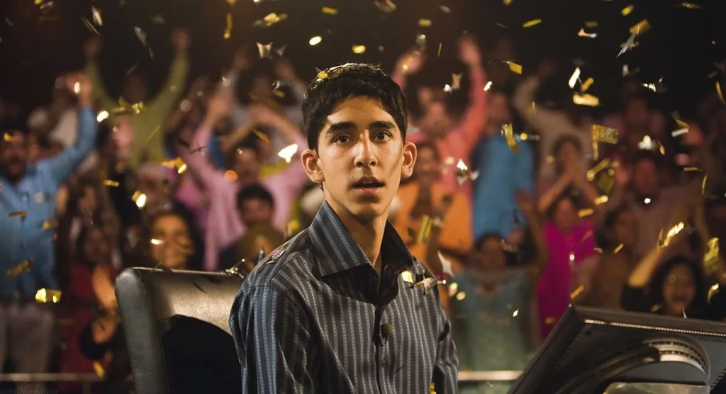 Dev Patel w filmie Slumdog. Milioner z ulicy