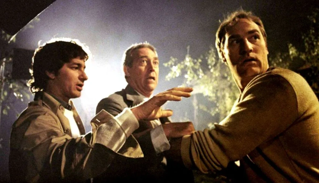 Steven Spielberg udziela cennych wskazówek na planie filmu Poltergeist 