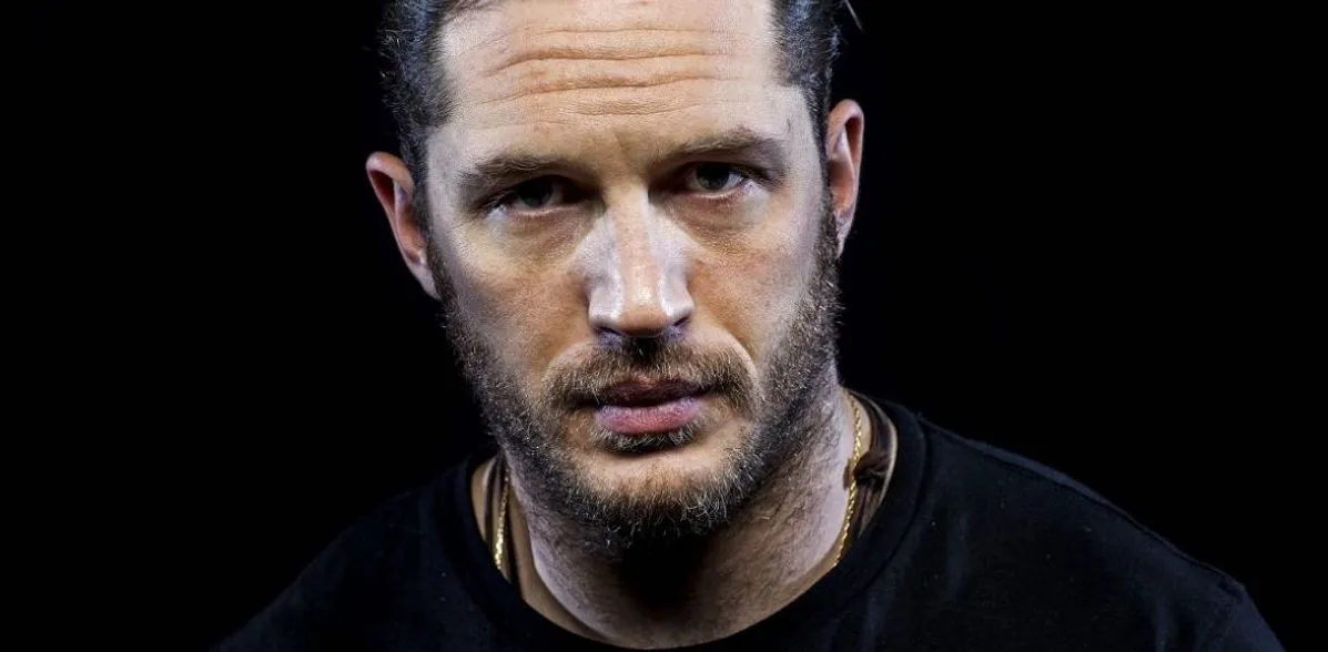 Oto Tom Hardy jako Eddie Brock - pierwsze oficjalne zdjęcie z filmu Venom