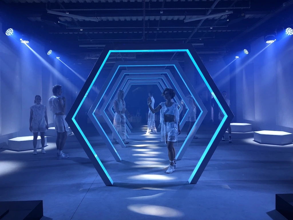 pawilon altered carbon relacja otwarcie warszawa netflix 10 class="wp-image-130696"