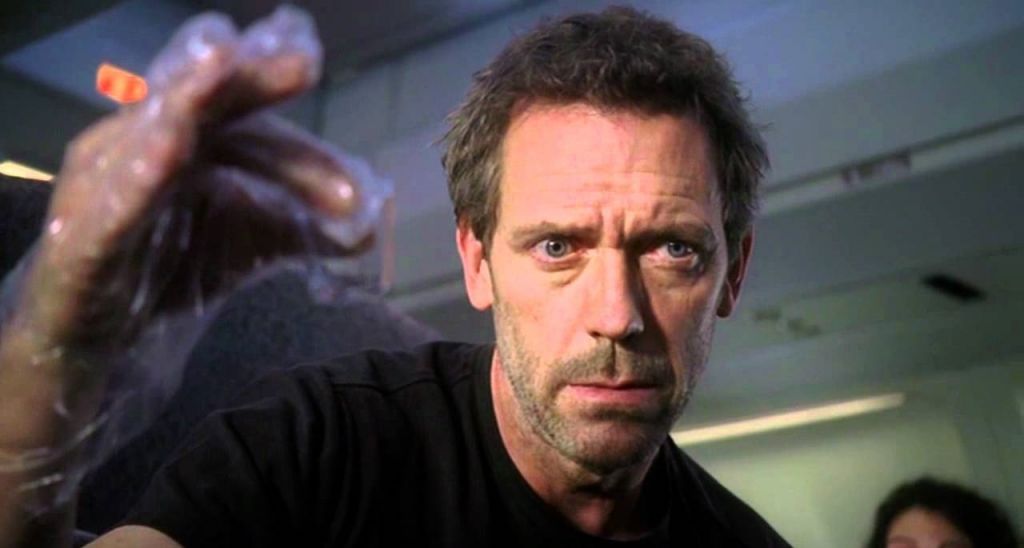 hugh laurie avenue 5 hbo class="wp-image-149679" 