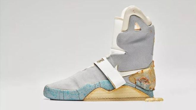 Rekwizyty filmowe Nike Air Mag class="wp-image-179155" 