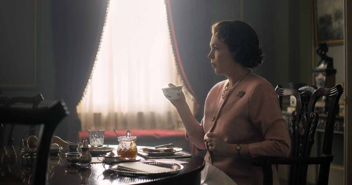 The Crown Olivia Colman class="wp-image-182791" 