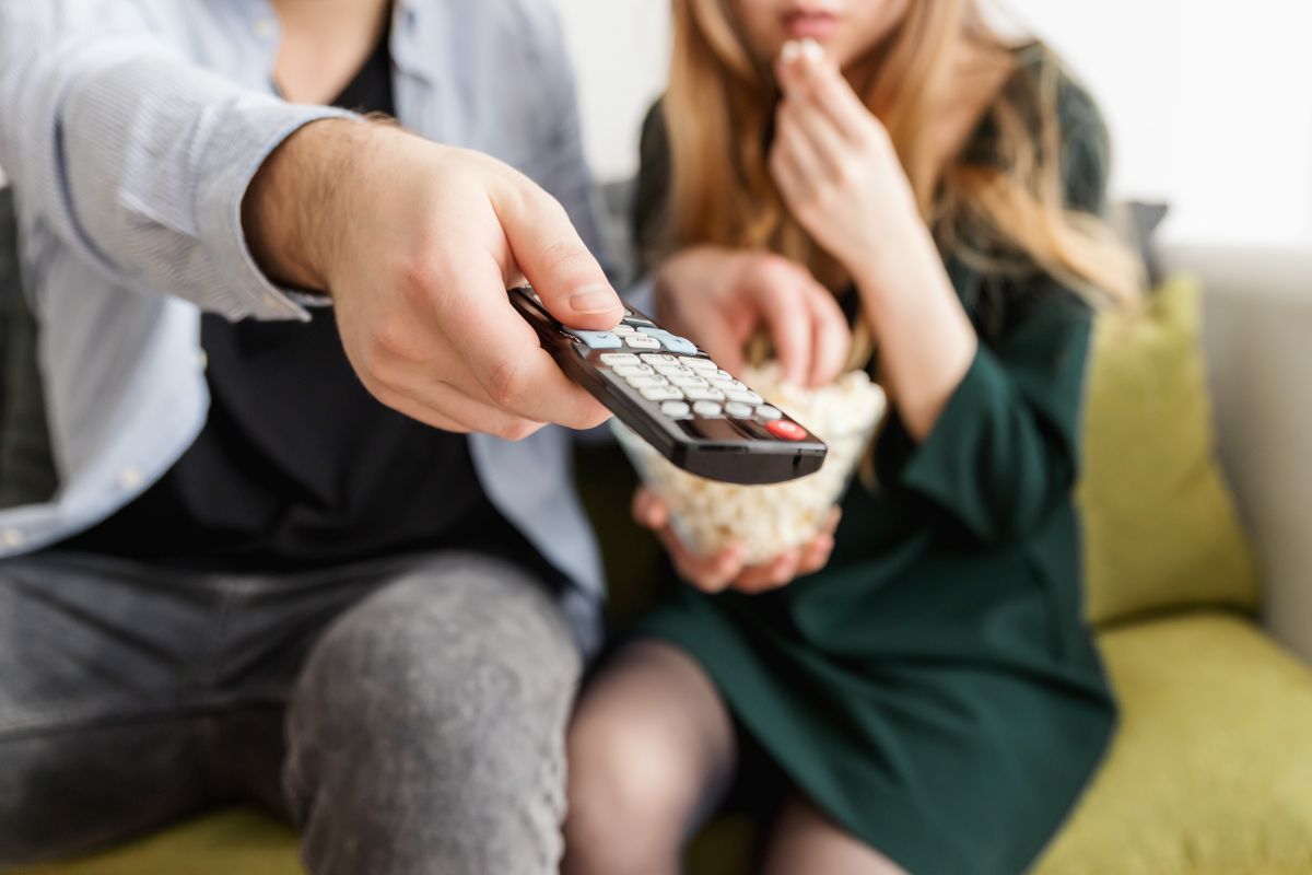 Najlepsze seriale dla par. Sprawdź, co obejrzeć z partnerem lub partnerką