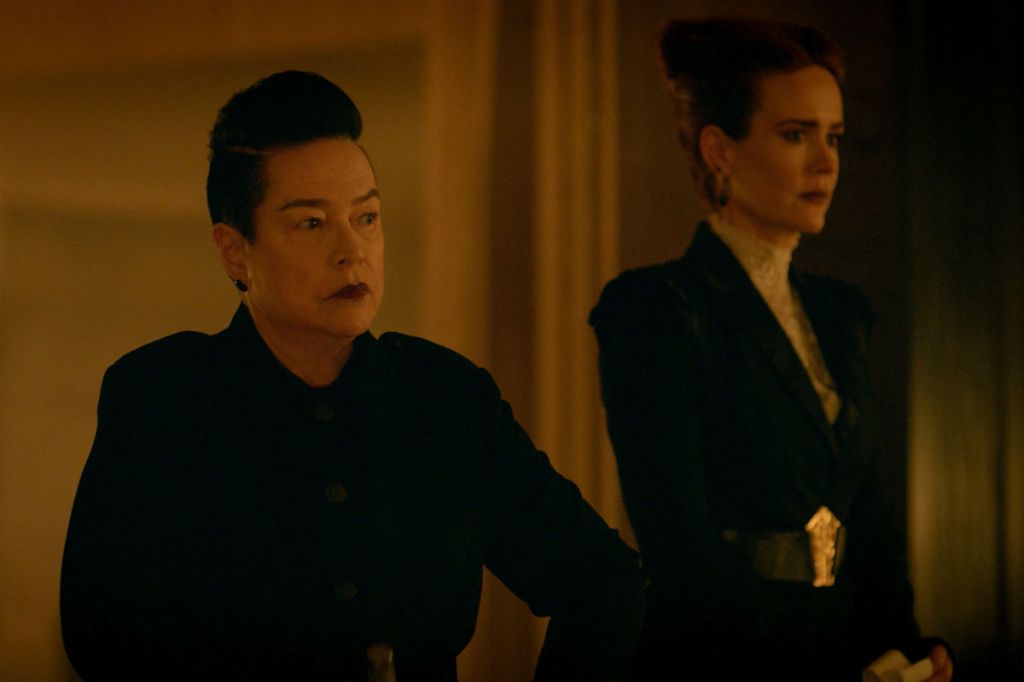 american horror story apokalipsa  class="wp-image-201787" 