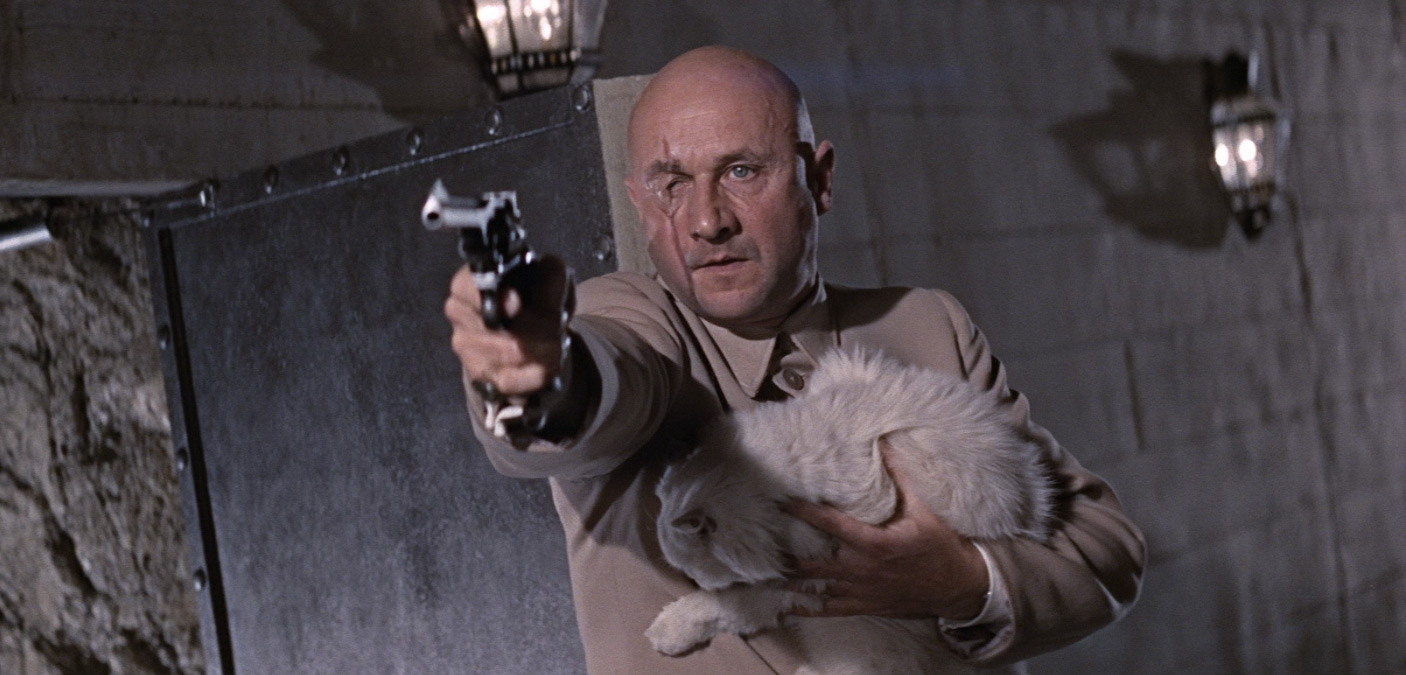 Blofeld james bond class="wp-image-228257" 