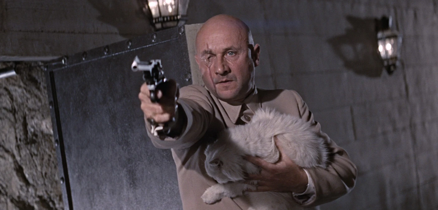 Blofeld james bond class="wp-image-228257"