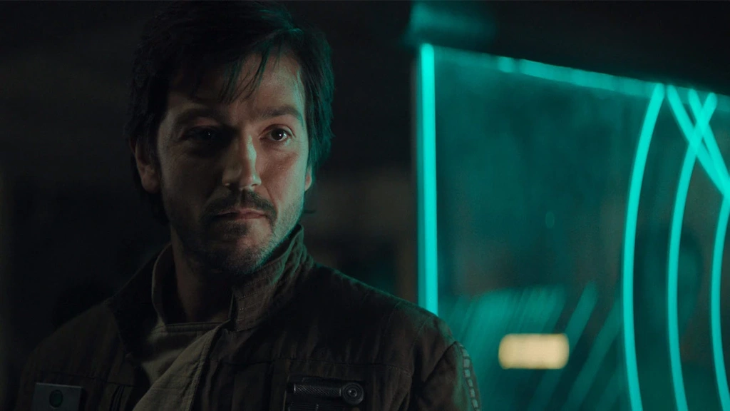 cassian andor diego luna serial aktorski star wars gwiezdne wojny rouge one łotr 1 class="wp-image-220850"