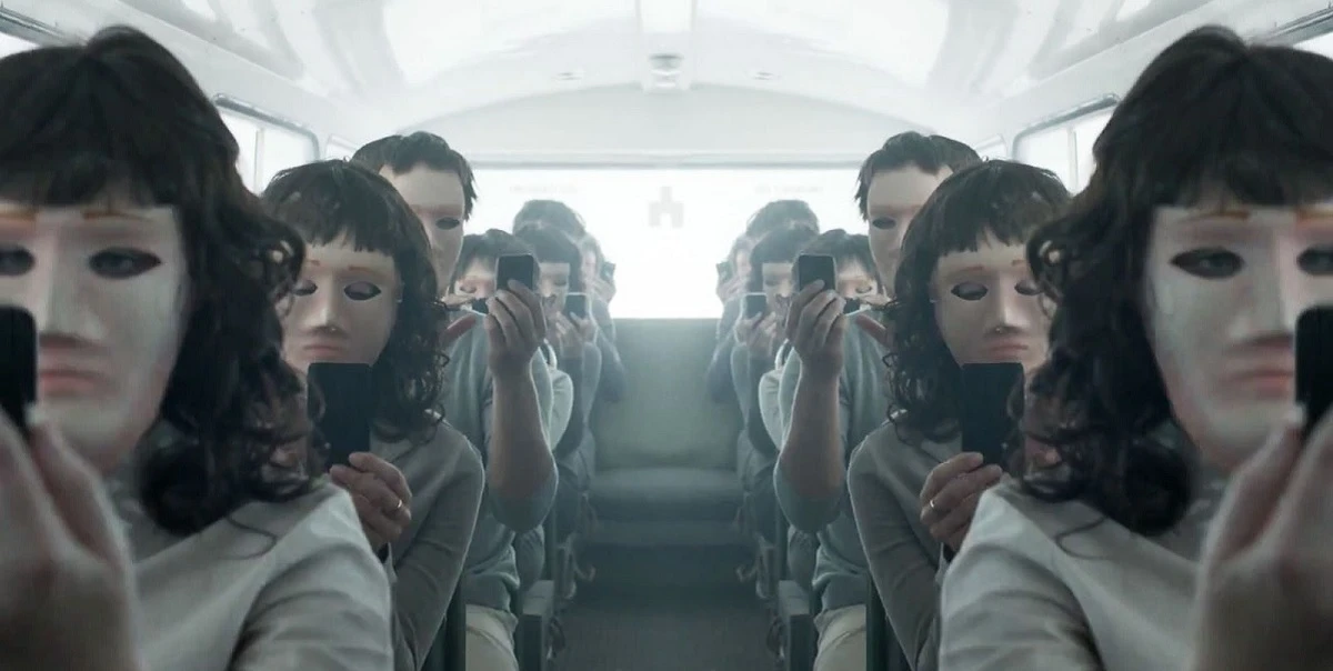 Black Mirror: Bandersnatch ma już kartę na Netfliksie. Czym będzie produkcja?