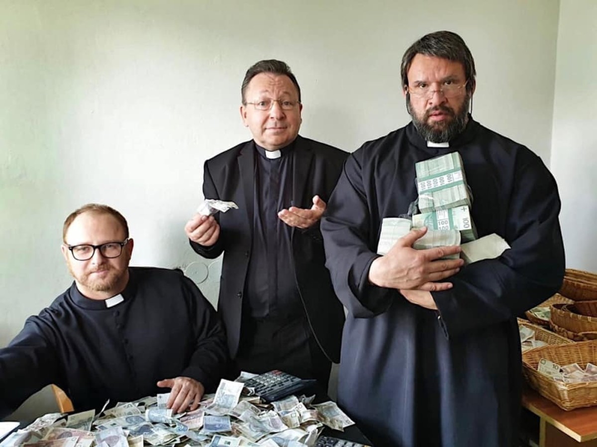 polityka recenzja class="wp-image-320445"