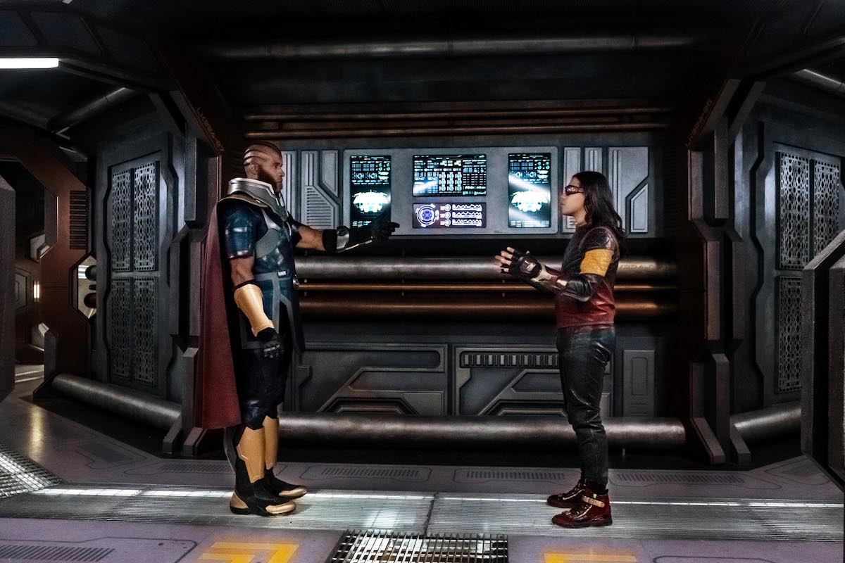crisis on infinite earths arrowverse class="wp-image-354622" 