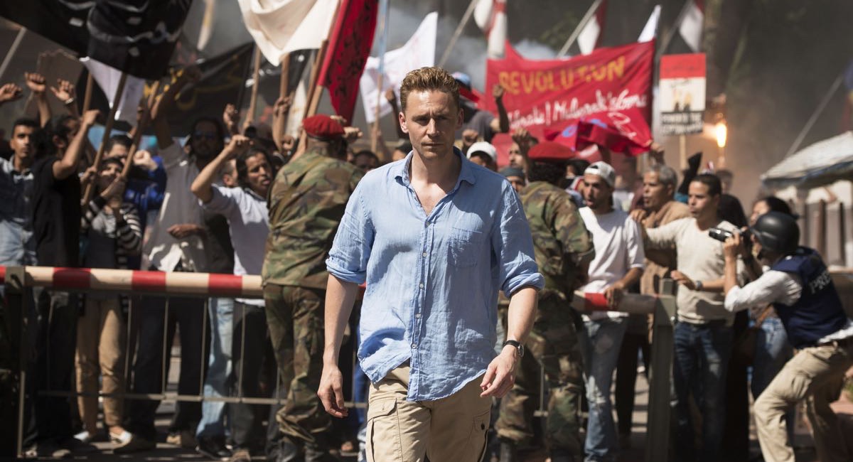 The Night Manager - kadr z serialu class="wp-image-372726"