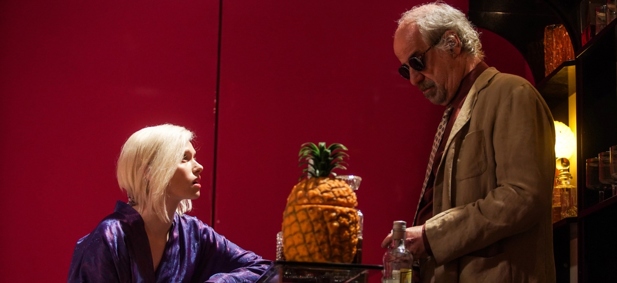 W labiryncie: recenzja. Dustin Hoffman i włoskie neonoir