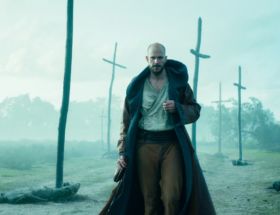 Gustaf Skarsgard (Floki z Wikingów) gra Merlina serialu Netflix - wywiad