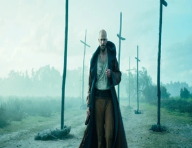 Gustaf Skarsgard (Floki z Wikingów) gra Merlina serialu Netflix - wywiad