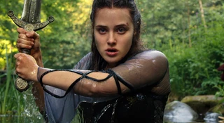 „Przeklęta” jest lepszym serialem fantasy niż „Wiedźmin”? Odpowiedzi szukamy w tym, co łączy Króla Artura i twórczość Sapkowskiego