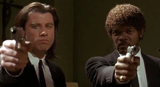 John Travolta i Samuel L. Jackson robią porządki na Netfliksie. Z serwisu zniknie „Pulp Fiction” i ponad 20 innych tytułów