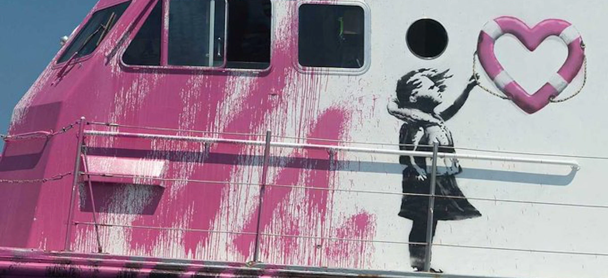 banksy louise michel lods uchodzcy morze srodziemne