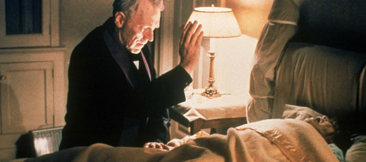 Kadr z filmu Egzorcysta z 1973 roku
