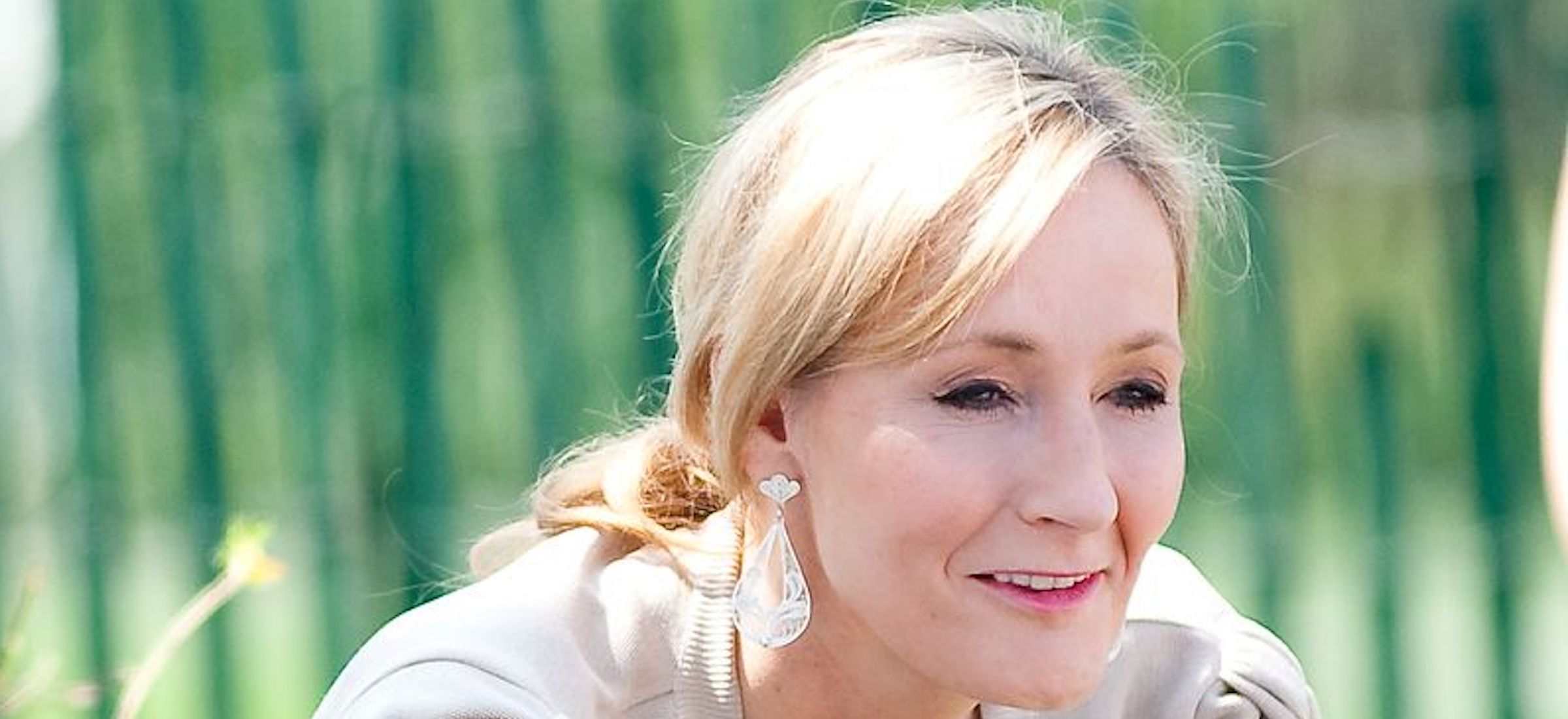 j k rowling Harry Potter nowa ksiazka transfobia twitter hejt ripjkrowling