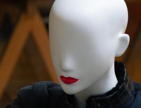 moda na sukces manekin pocalunek pandemia
