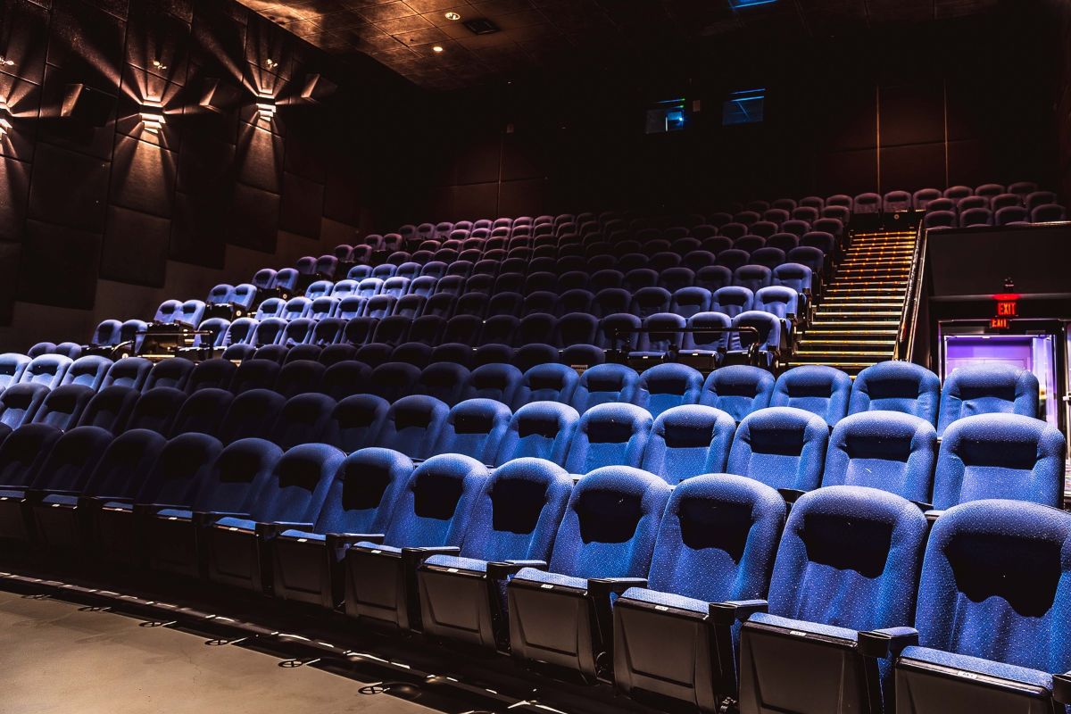kina-koronawirus-premiery-repertuar