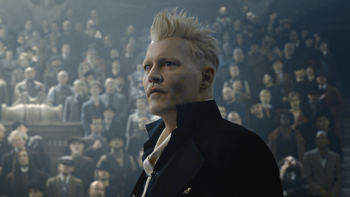 mads mikkelsen fantastyczne zwierzęta class="wp-image-461428" 