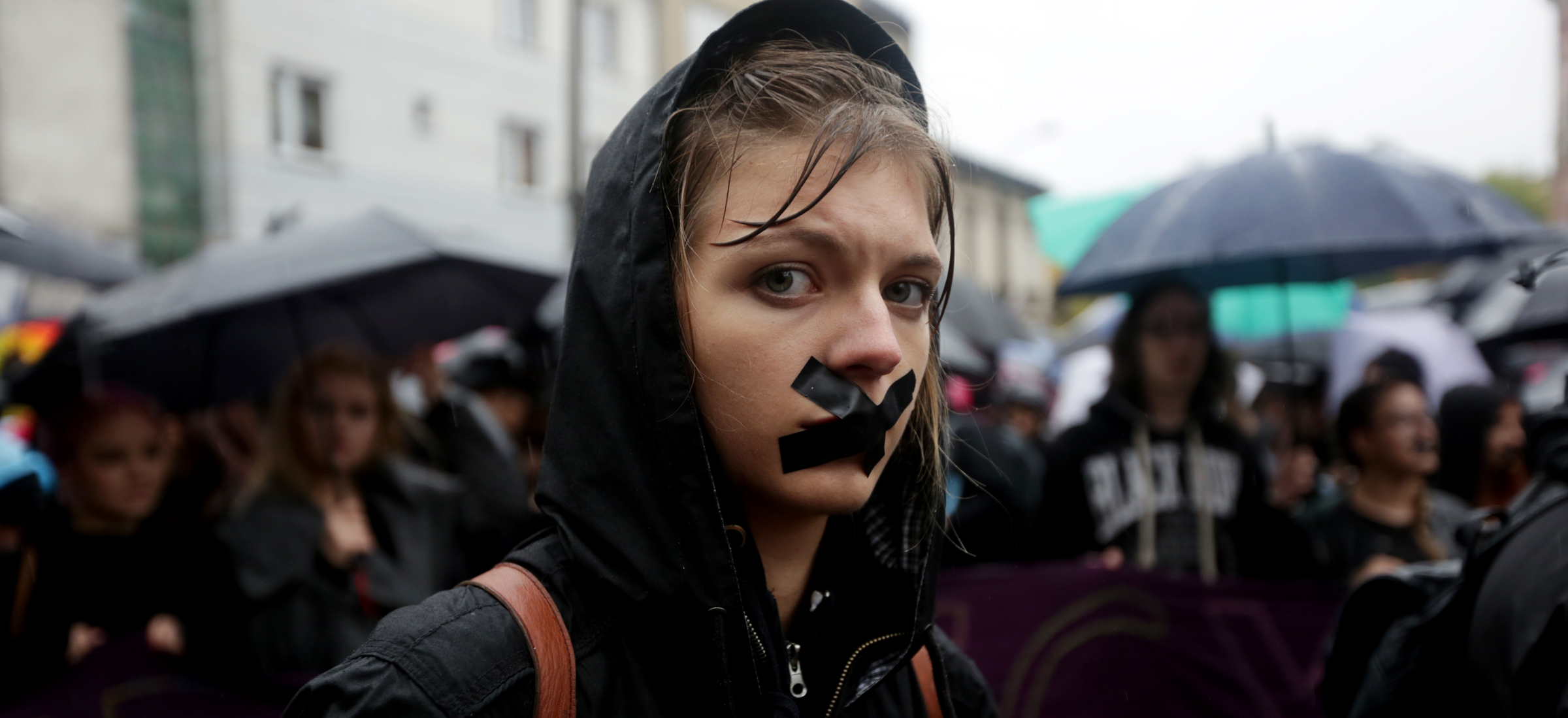 O co chodzi w inbie z „Julką”? Nauczyciel i literaturoznawca wyjaśnia, co się stało z Młodzieżowym Słowem Roku